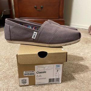Toms classic. Size 7. Ash Canvas